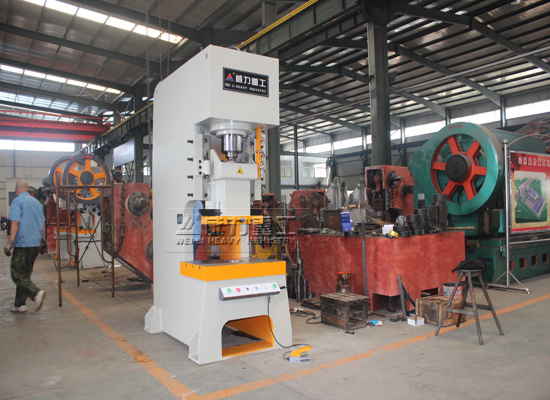   山東沖床廠家專業(yè)生產(chǎn)各型號沖壓機(jī)床,液壓沖床,液壓沖孔機(jī),國標(biāo)沖床好新產(chǎn)品詳情,如需購買開式可傾沖床及深喉沖床均請致電0632-5681708